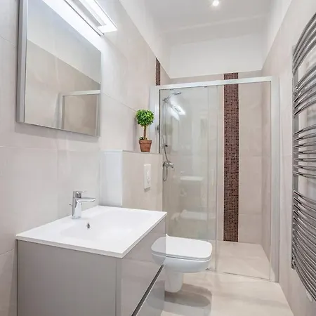 Apartment Luxury 2bed/2bath In Downtown