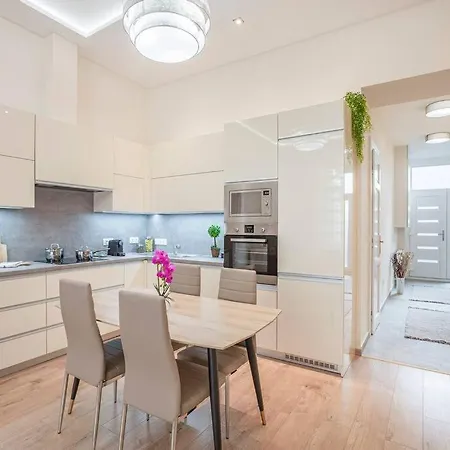 Luxury 2bed/2bath In Downtown *