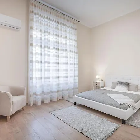Luxury 2bed/2bath In Downtown Apartment *